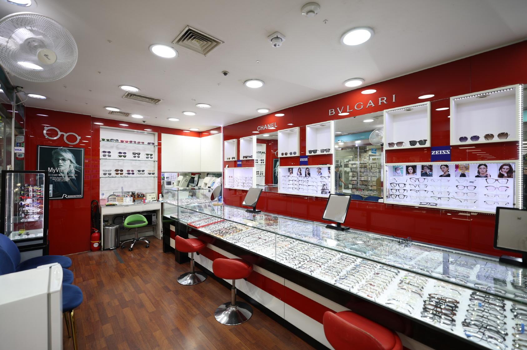 이레안경 내부2