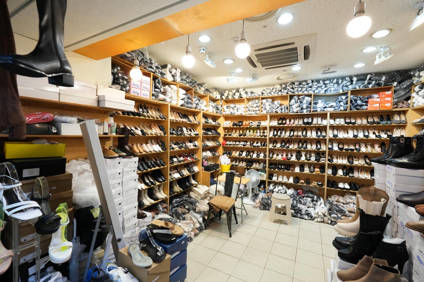 정문신발 내부1