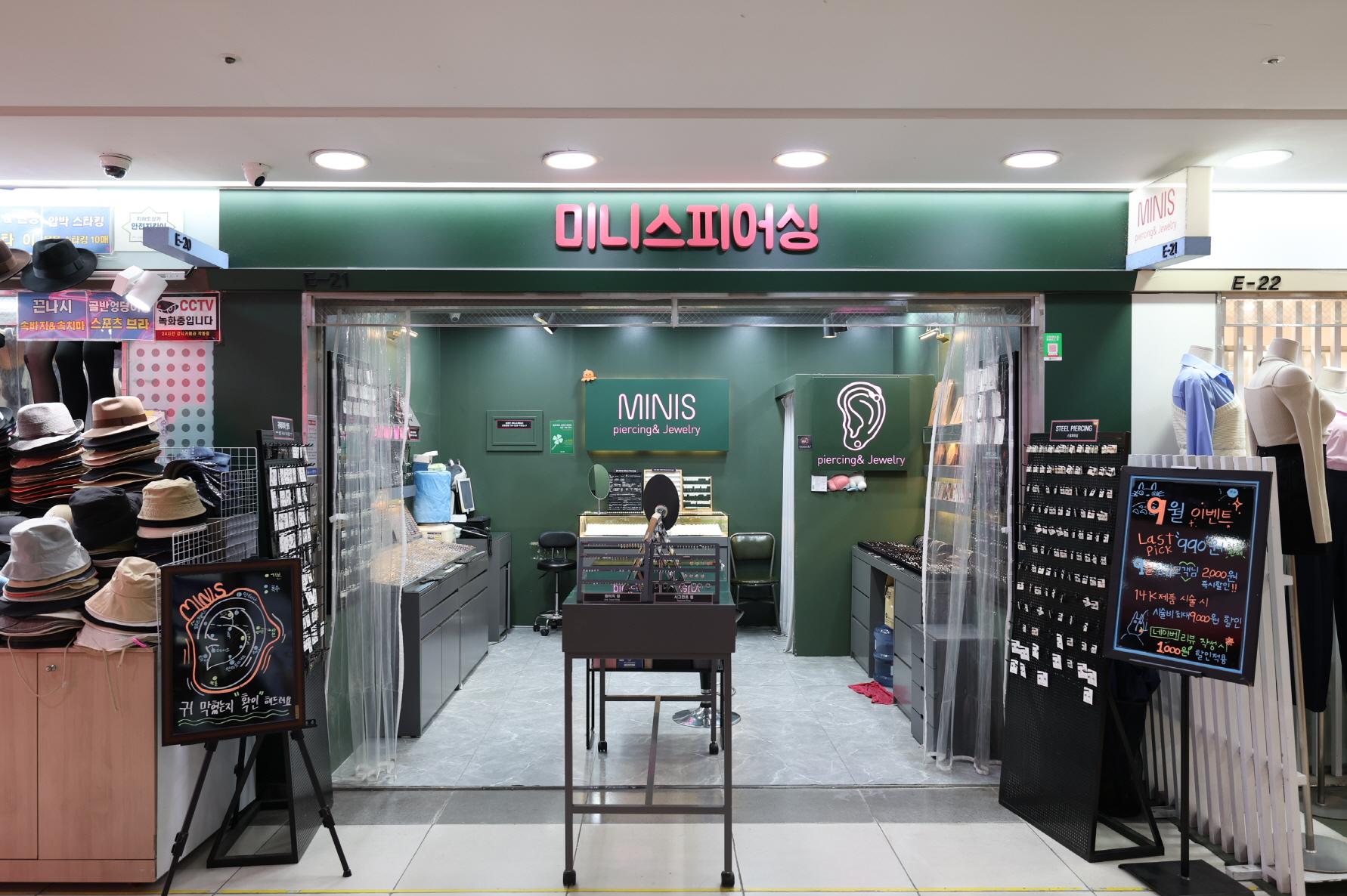 미니스 피어싱 외부전경