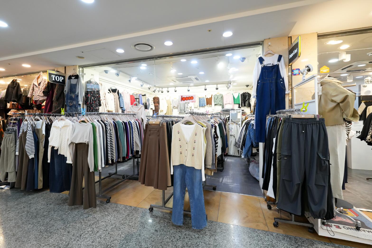 탑(TOP) 외부전경