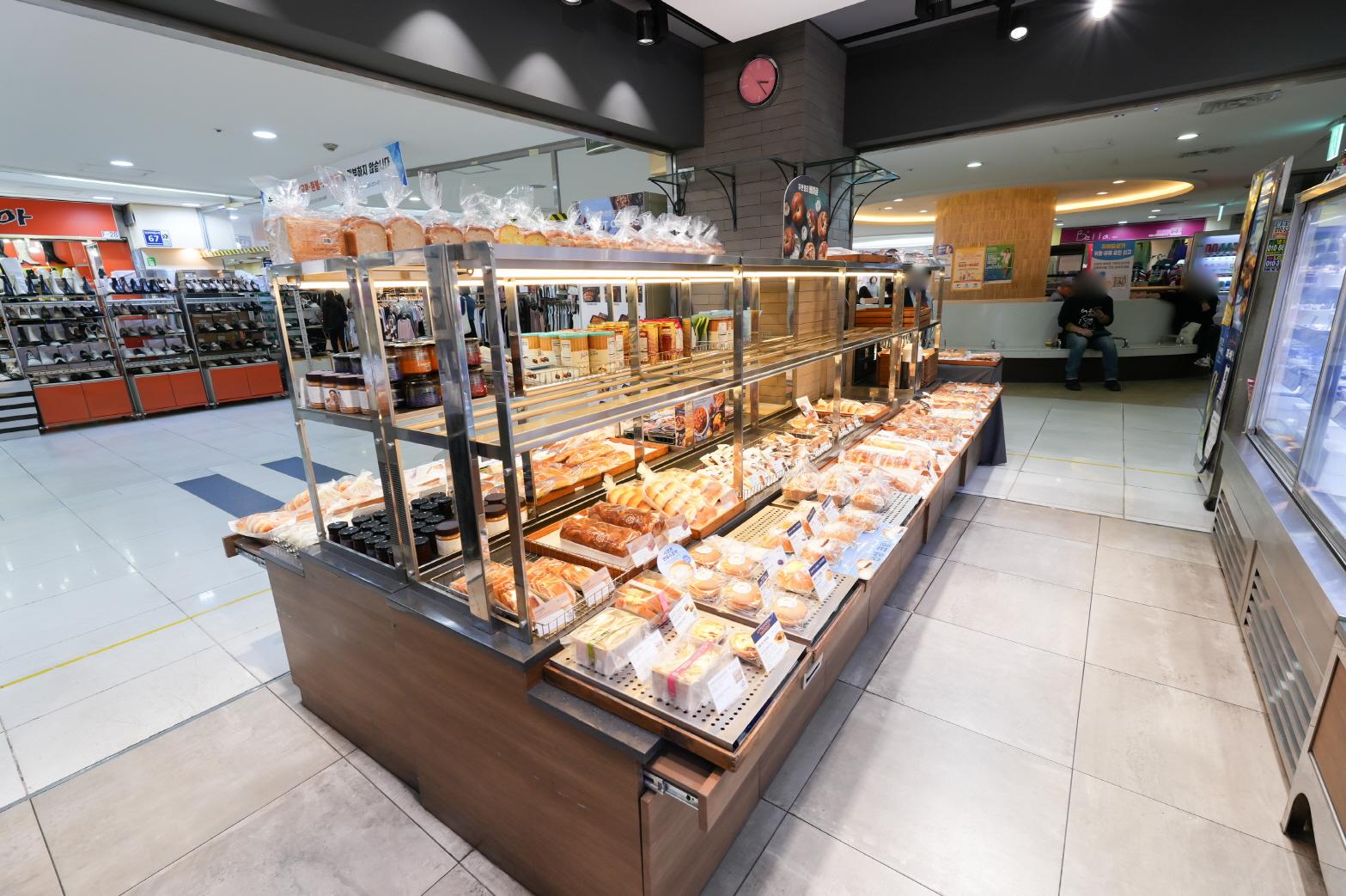 파리바게트 잠실역점 내부1