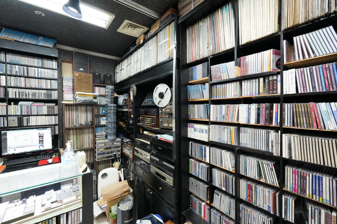 심포니음악사 내부1